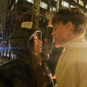 小美女性爱车轮战
